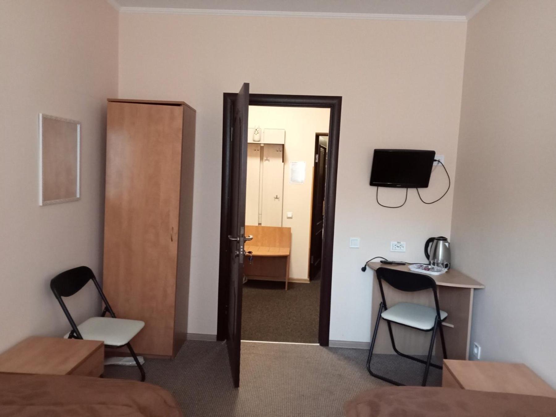 Hostel Iskra Lviv Bagian luar foto
