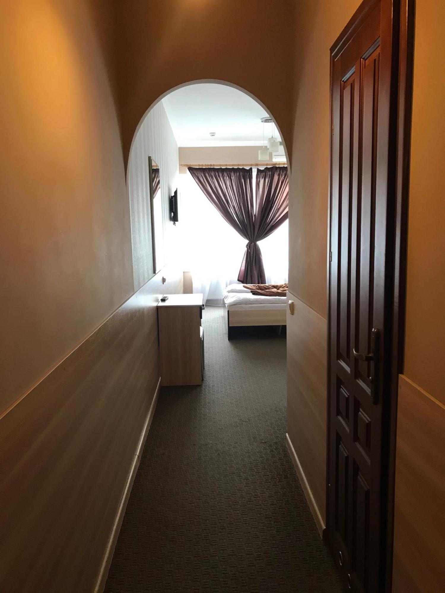 Hostel Iskra Lviv Bagian luar foto