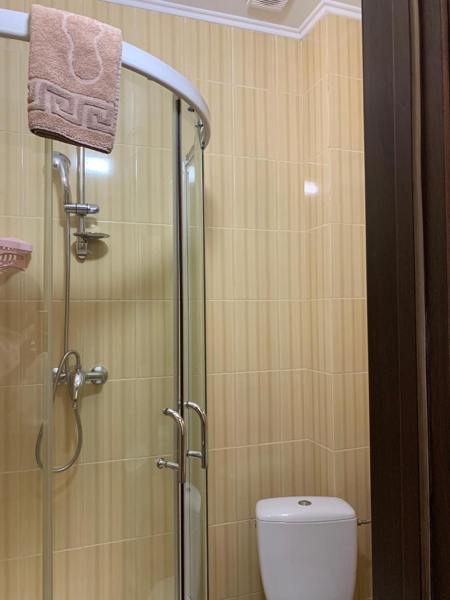 Hostel Iskra Lviv Bagian luar foto